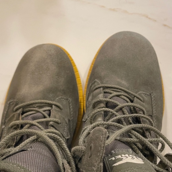 Sorel Men's Boots Gray with Yellow Soles 9.5 - Picture 3 of 10